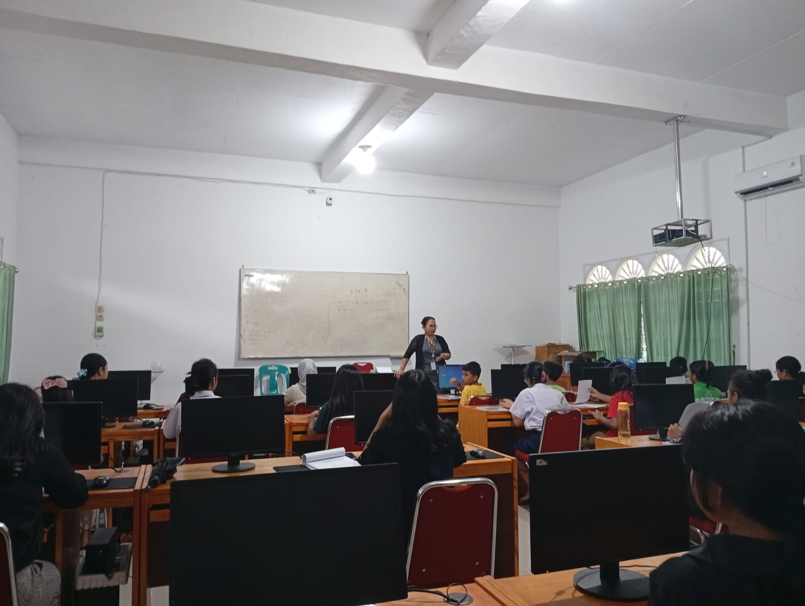 HIMA Fasilkom Gelar Kursus Komputer